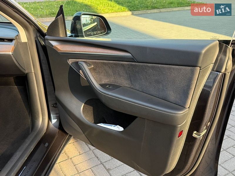 Позашляховик / Кросовер Tesla Model Y 2024 в Львові фото 17 Позашляховик / Кросовер Tesla Model Y 2024 в Львові
