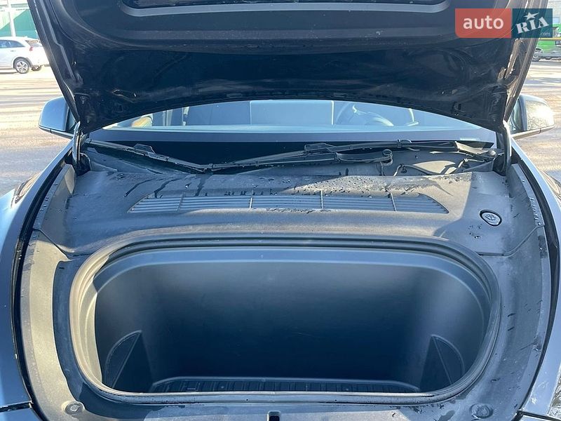 Позашляховик / Кросовер Tesla Model Y 2024 в Рівному