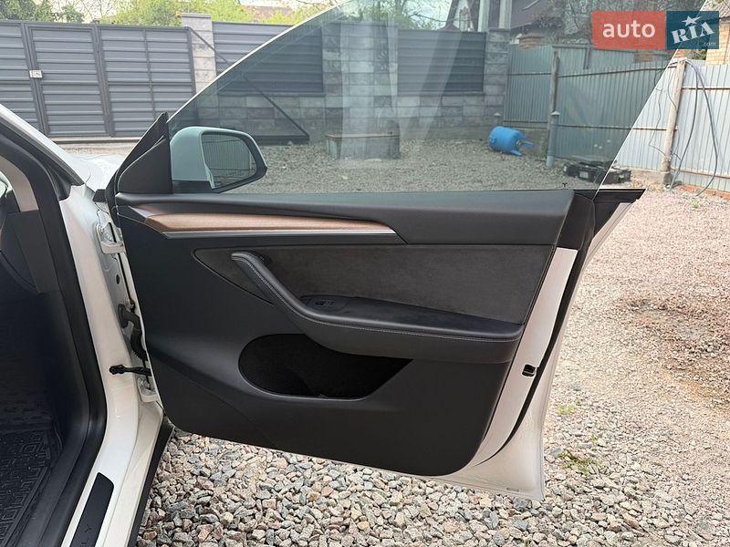 Позашляховик / Кросовер Tesla Model Y 2023 в Лісниках