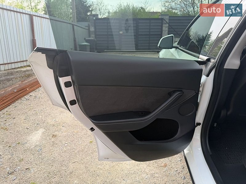 Позашляховик / Кросовер Tesla Model Y 2023 в Лісниках