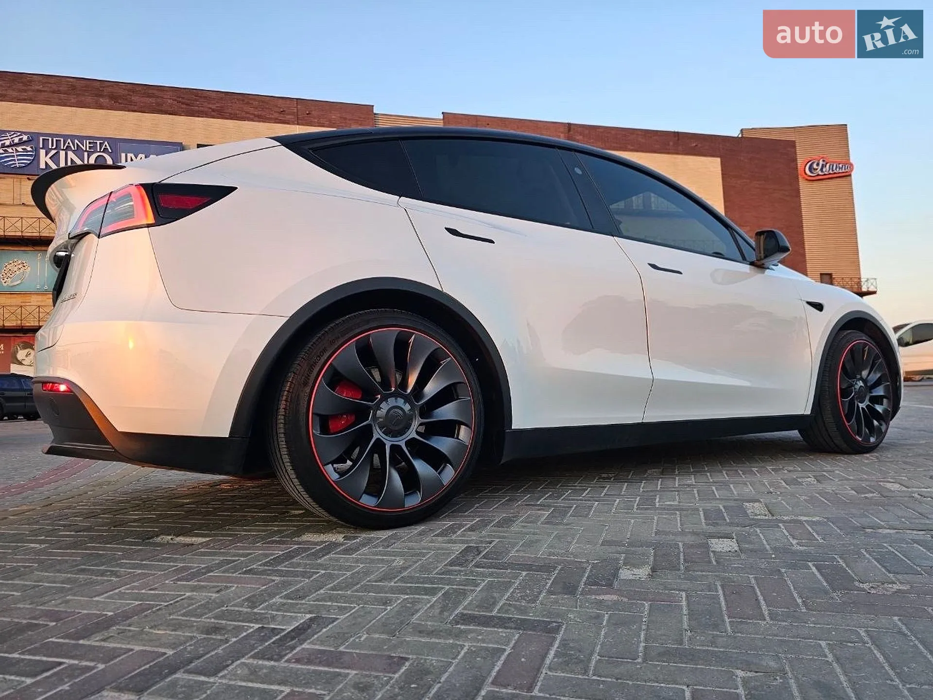 2024 Tesla Model Y - мініатюра 8