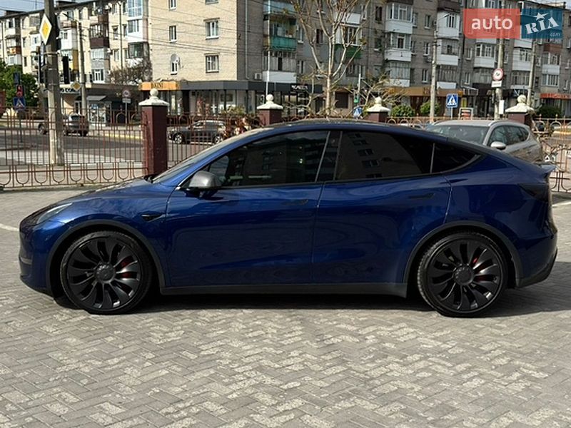 Внедорожник / Кроссовер Tesla Model Y 2022 в Кременчуге