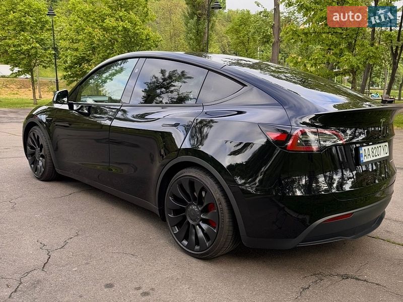 Внедорожник / Кроссовер Tesla Model Y 2024 в Киеве