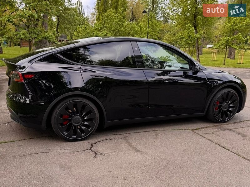 Внедорожник / Кроссовер Tesla Model Y 2024 в Киеве