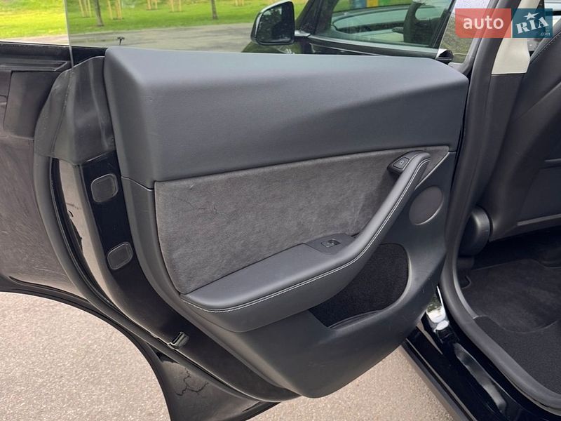 Внедорожник / Кроссовер Tesla Model Y 2024 в Киеве