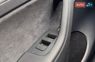 Внедорожник / Кроссовер Tesla Model Y 2024 в Киеве