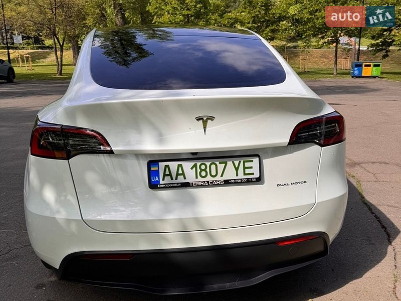 Внедорожник / Кроссовер Tesla Model Y 2025 в Киеве