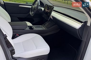 Внедорожник / Кроссовер Tesla Model Y 2025 в Киеве