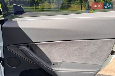Внедорожник / Кроссовер Tesla Model Y 2025 в Киеве