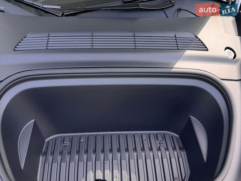 Внедорожник / Кроссовер Tesla Model Y 2025 в Киеве