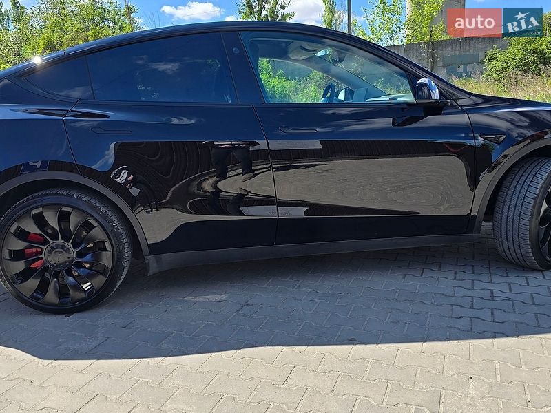 Внедорожник / Кроссовер Tesla Model Y 2023 в Луцке