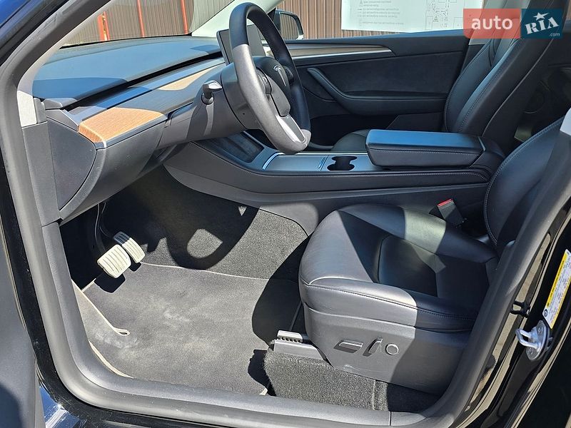 Внедорожник / Кроссовер Tesla Model Y 2023 в Луцке