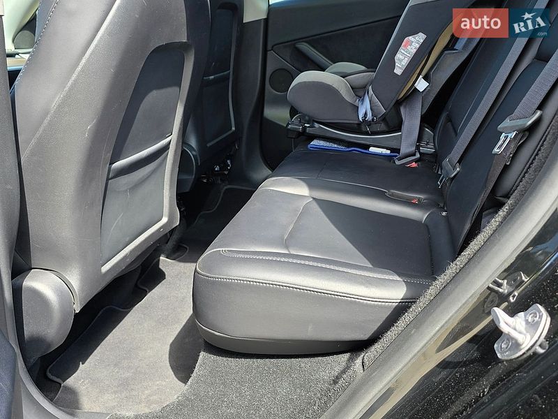 Внедорожник / Кроссовер Tesla Model Y 2023 в Луцке