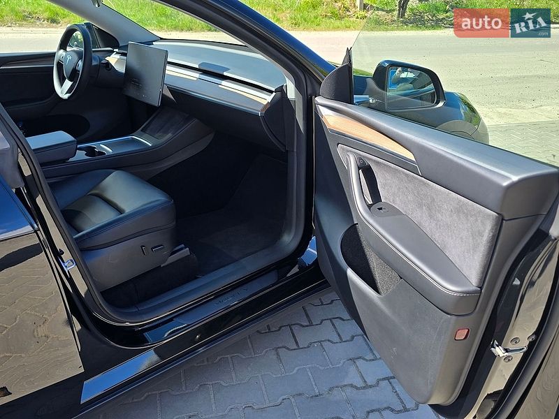 Внедорожник / Кроссовер Tesla Model Y 2023 в Луцке