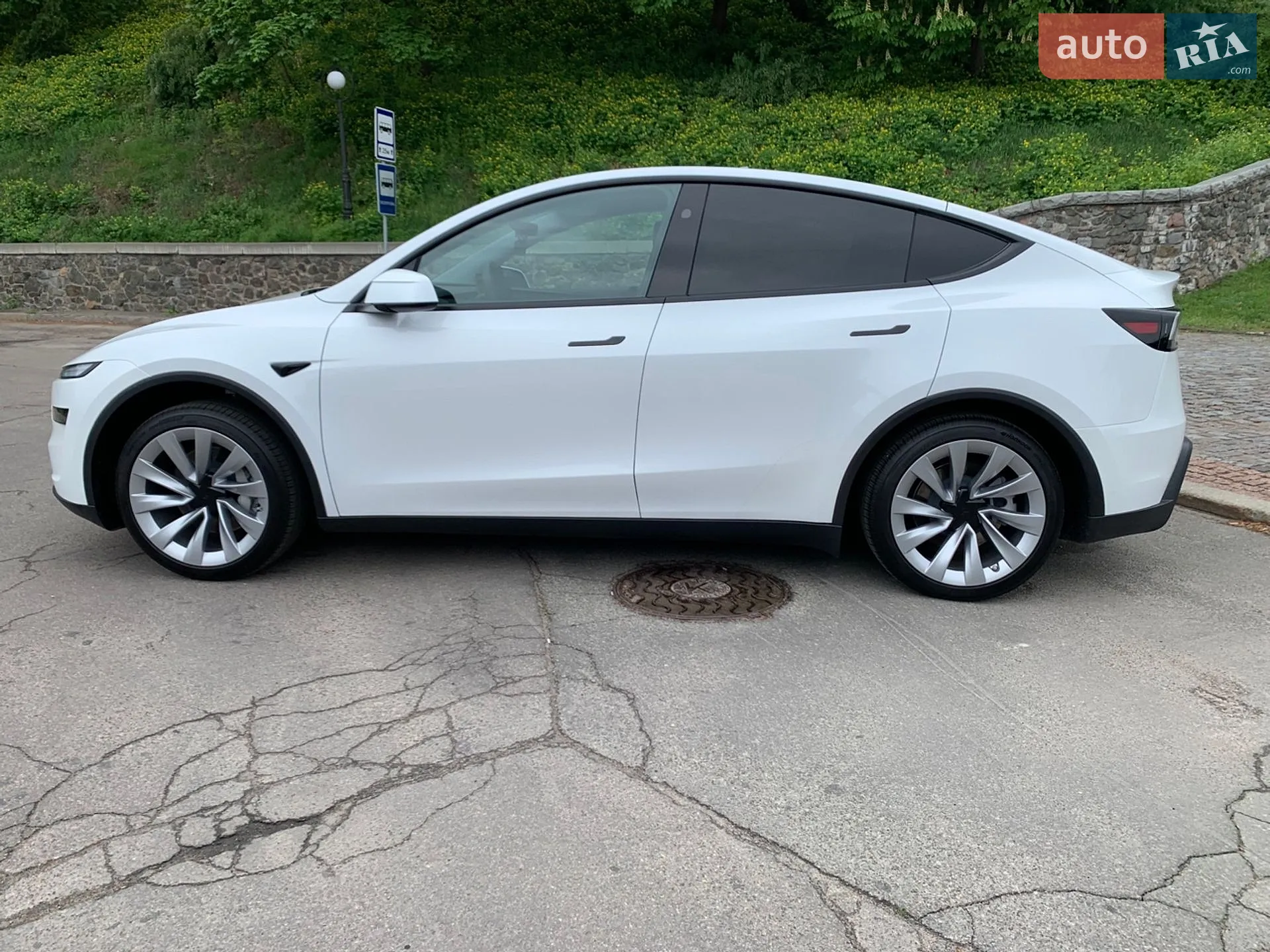 2025 Tesla Model Y - мініатюра 8