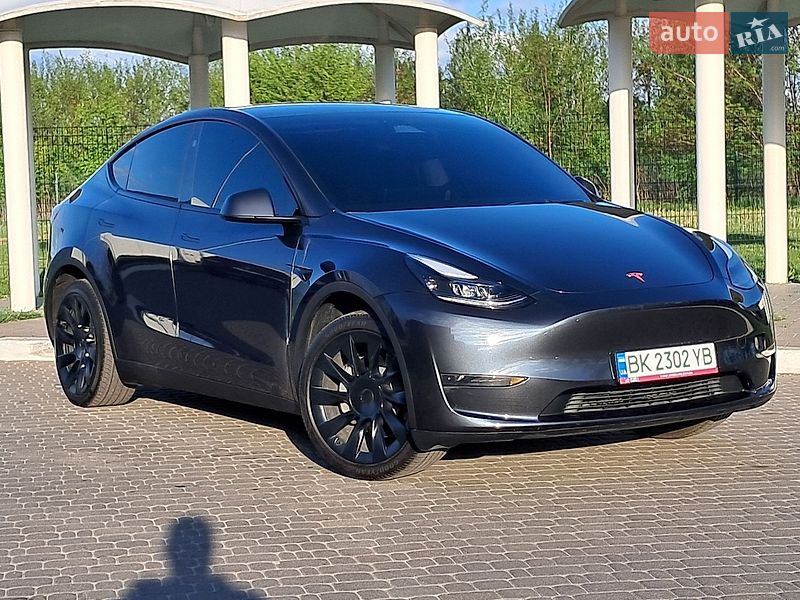 Tesla Model Y 2024