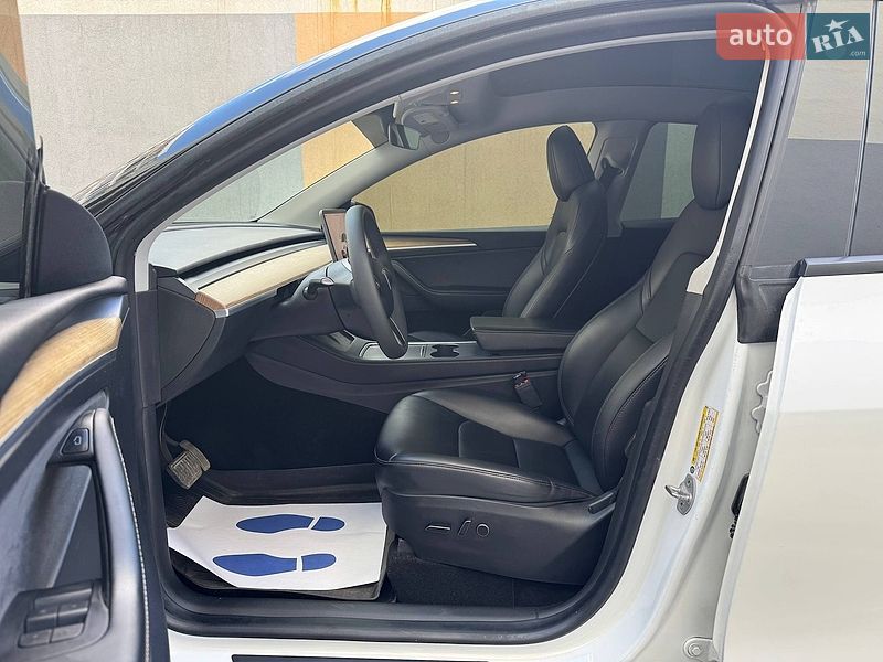 Внедорожник / Кроссовер Tesla Model Y 2023 в Львове