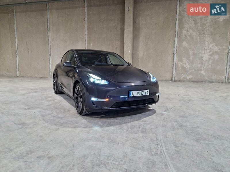 Tesla Model Y 2024