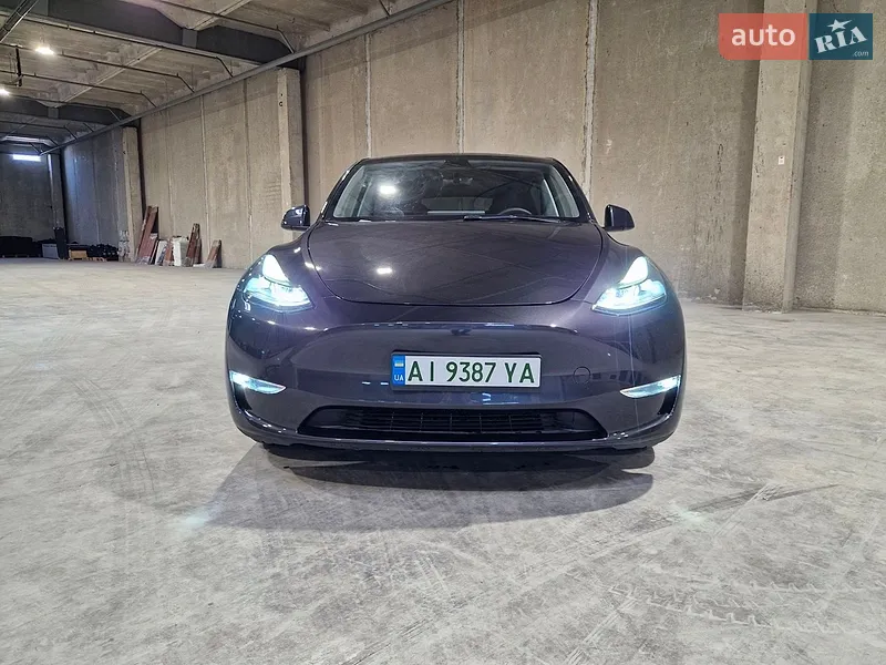 Tesla Model Y 2024