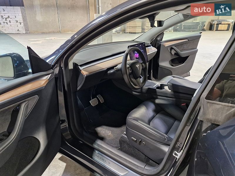 Позашляховик / Кросовер Tesla Model Y 2024 в Києві