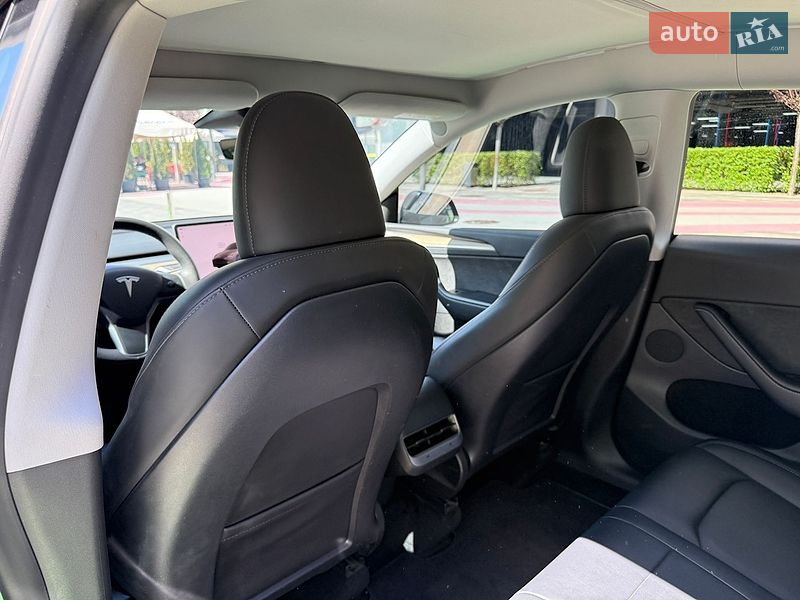 Внедорожник / Кроссовер Tesla Model Y 2023 в Киеве