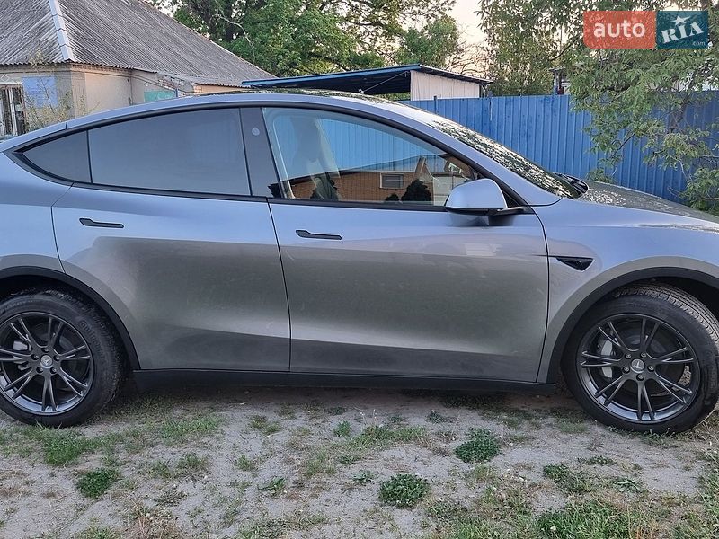 Позашляховик / Кросовер Tesla Model Y 2025 в Дніпрі