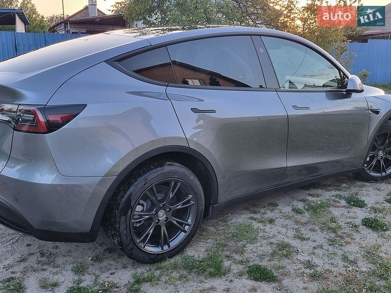 Позашляховик / Кросовер Tesla Model Y 2025 в Дніпрі