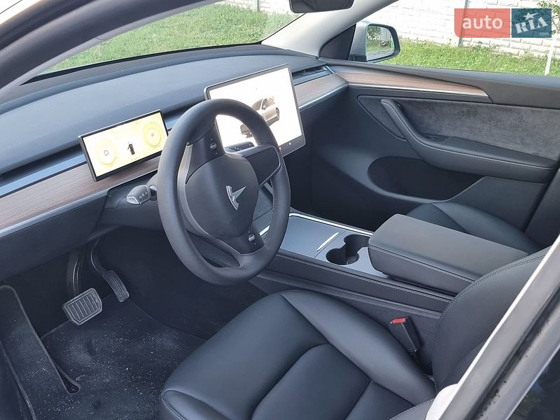 Позашляховик / Кросовер Tesla Model Y 2025 в Дніпрі