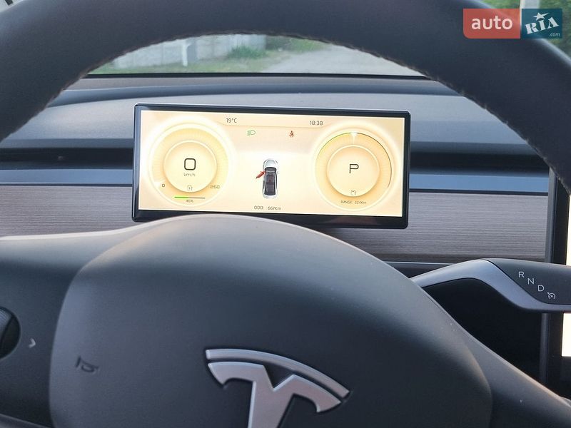 Позашляховик / Кросовер Tesla Model Y 2025 в Дніпрі