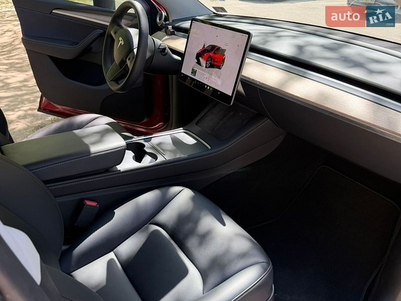 Позашляховик / Кросовер Tesla Model Y 2024 в Києві