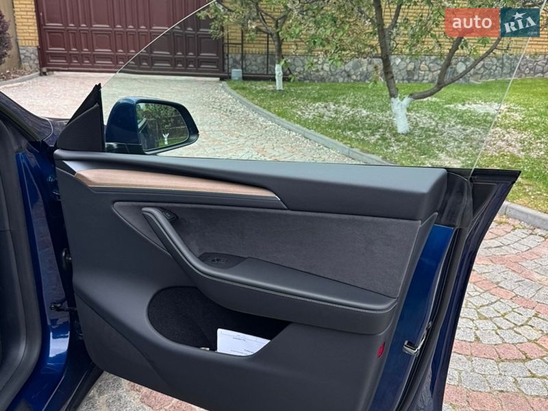 Внедорожник / Кроссовер Tesla Model Y 2024 в Харькове
