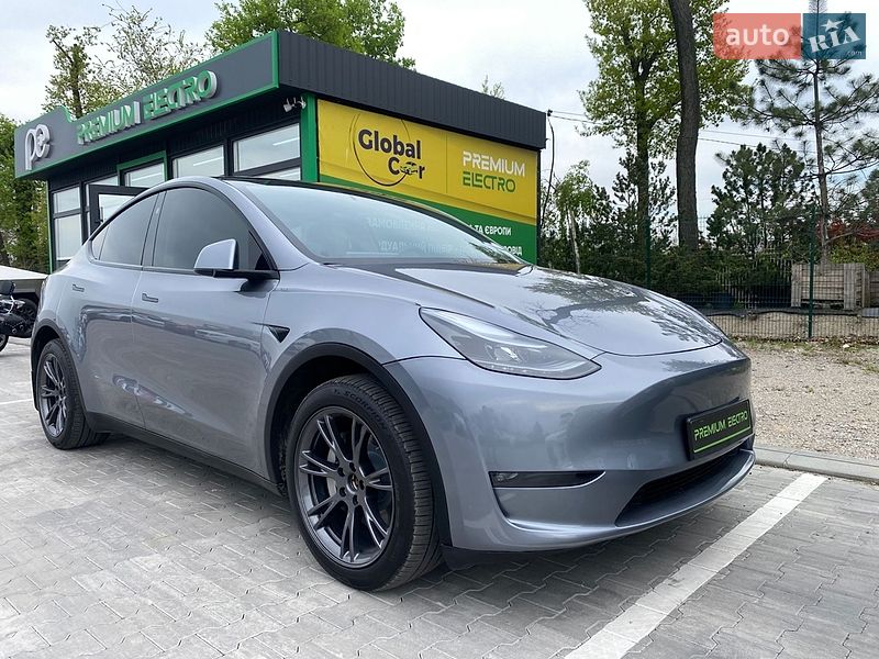 Tesla Model Y 2024