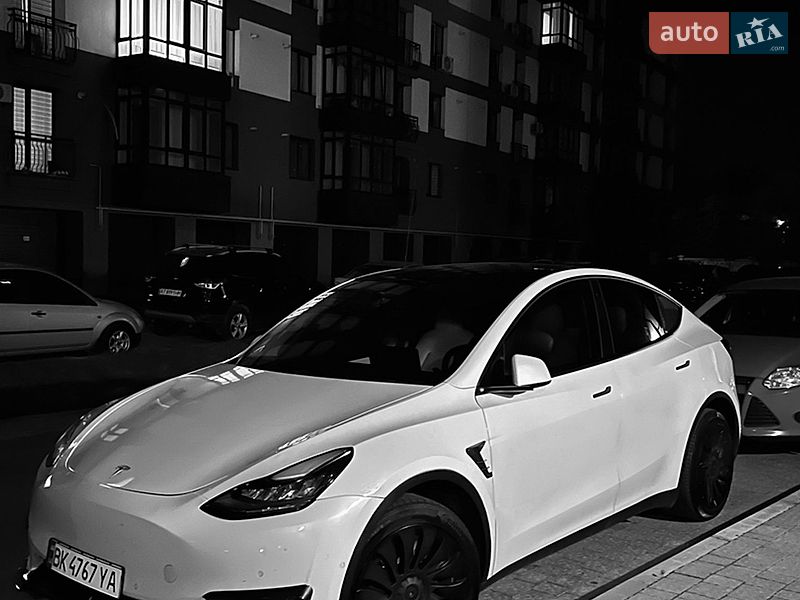 Tesla Model Y 2021