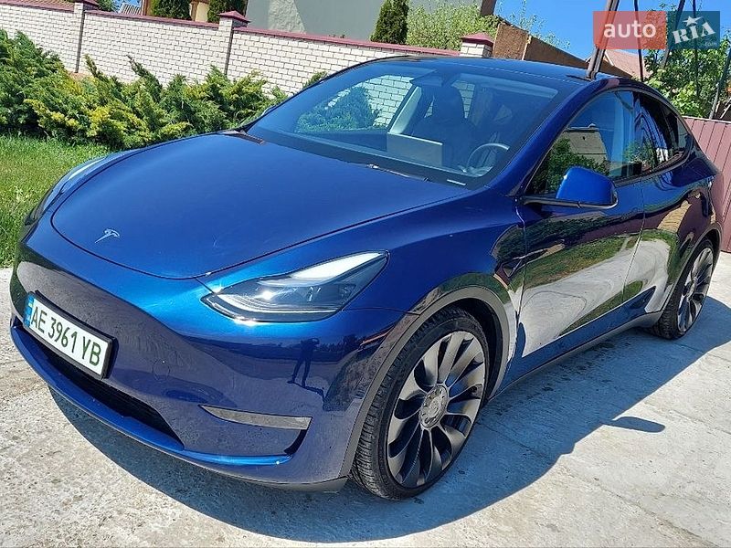 Tesla Model Y 2024