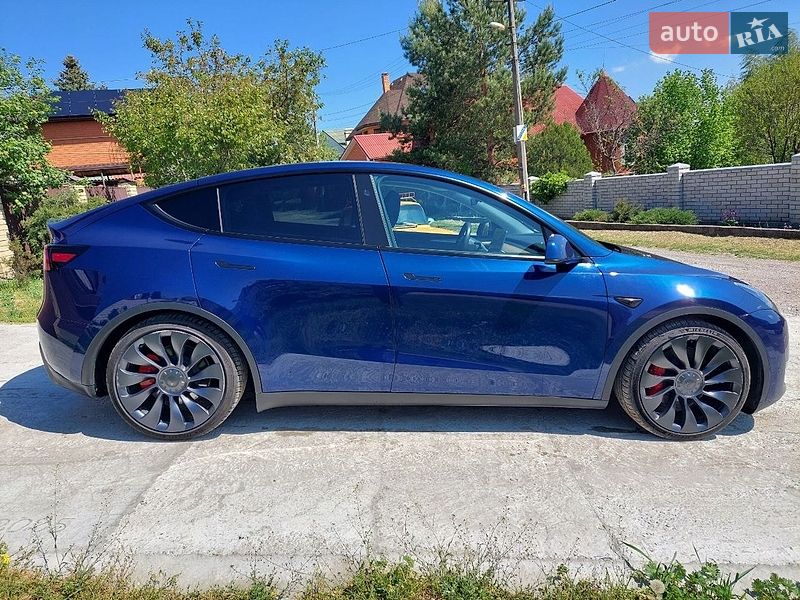 Позашляховик / Кросовер Tesla Model Y 2024 в Дніпрі