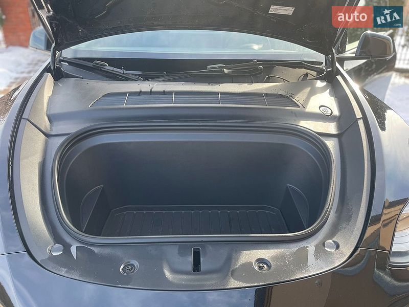 Внедорожник / Кроссовер Tesla Model Y 2024 в Ивано-Франковске