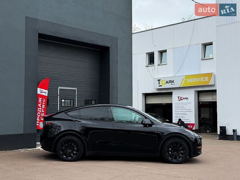 Внедорожник / Кроссовер Tesla Model Y 2021 в Киеве
