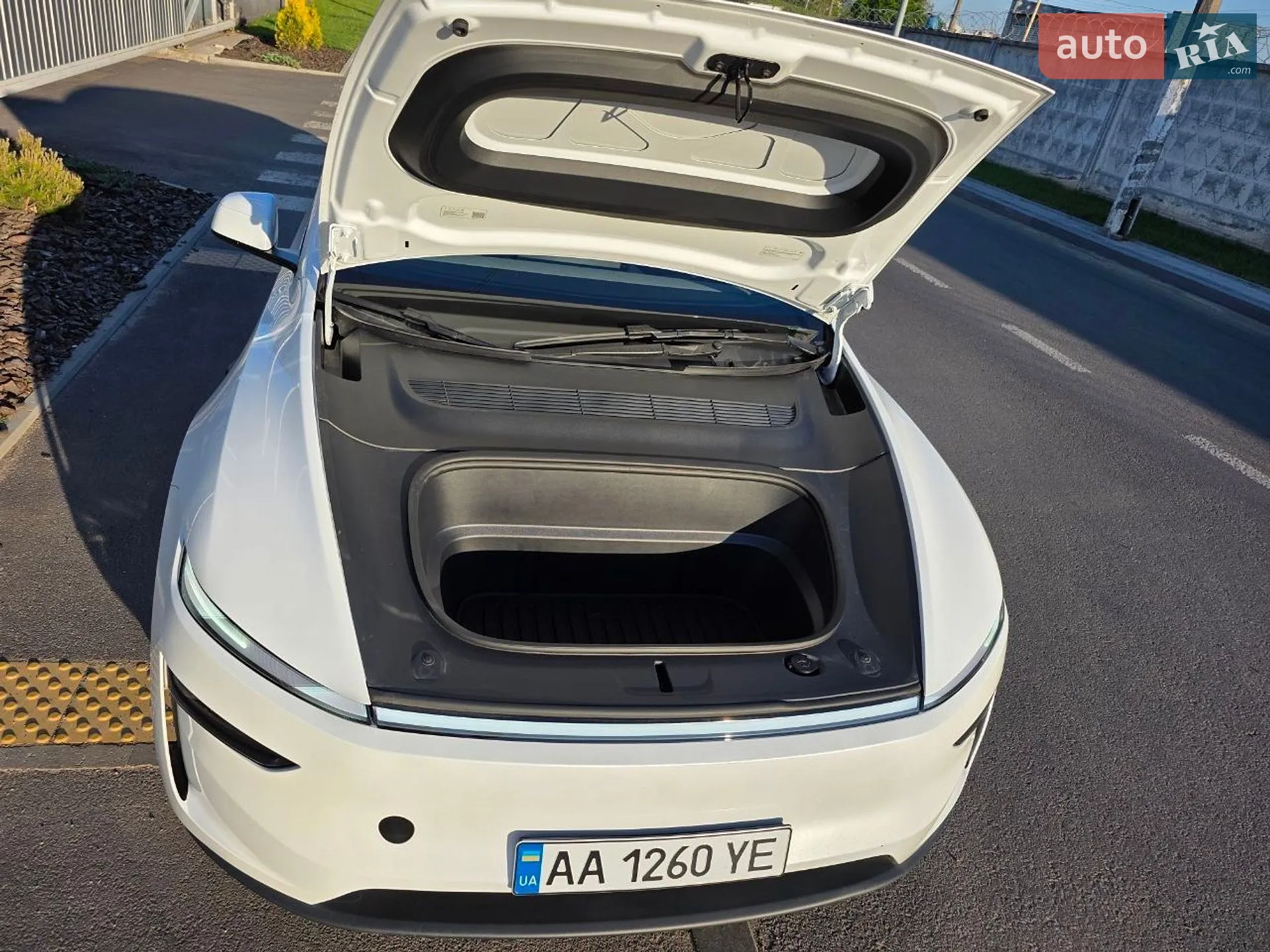 2025 Tesla Model Y - мініатюра 5
