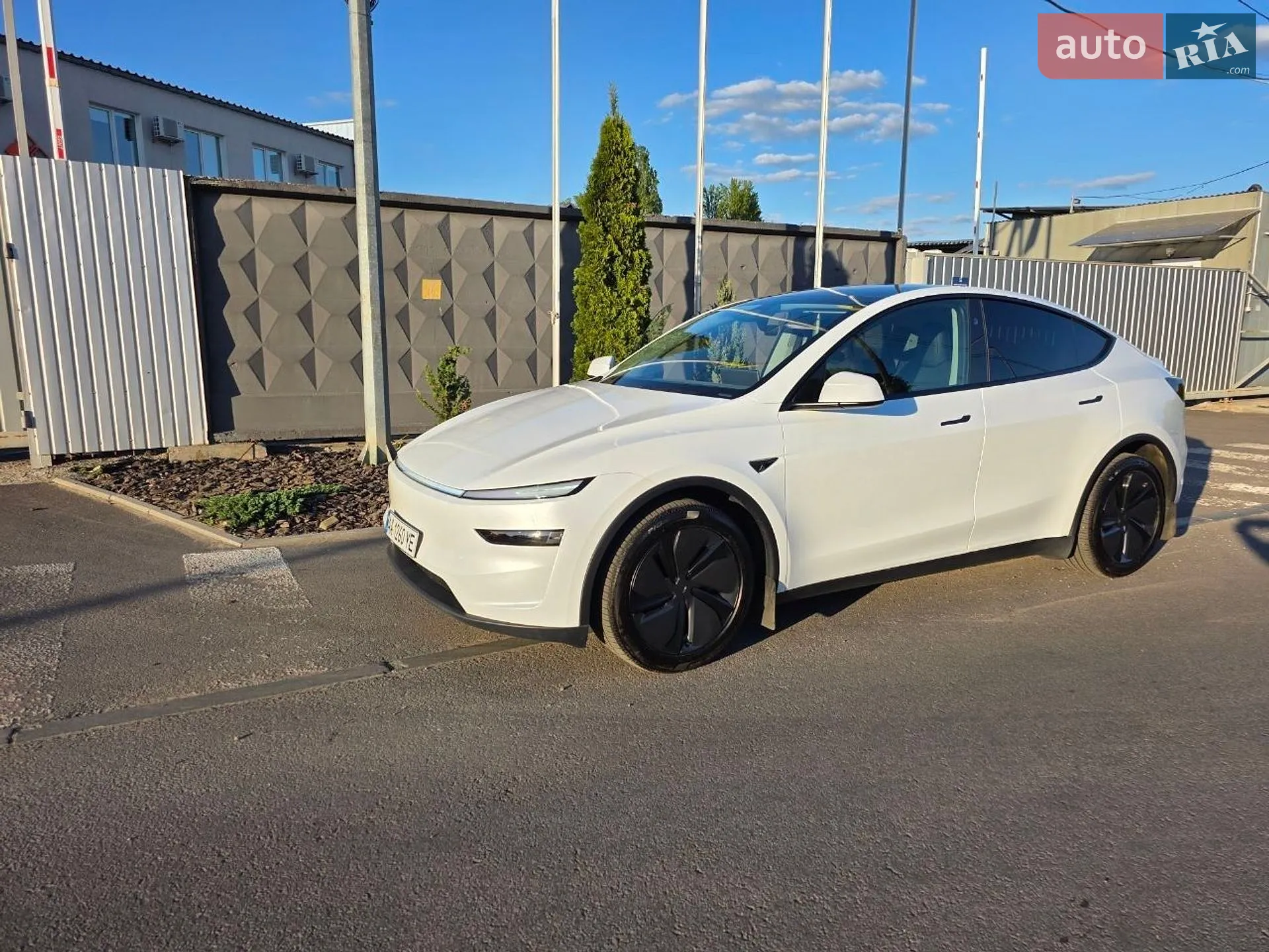 2025 Tesla Model Y - мініатюра 2