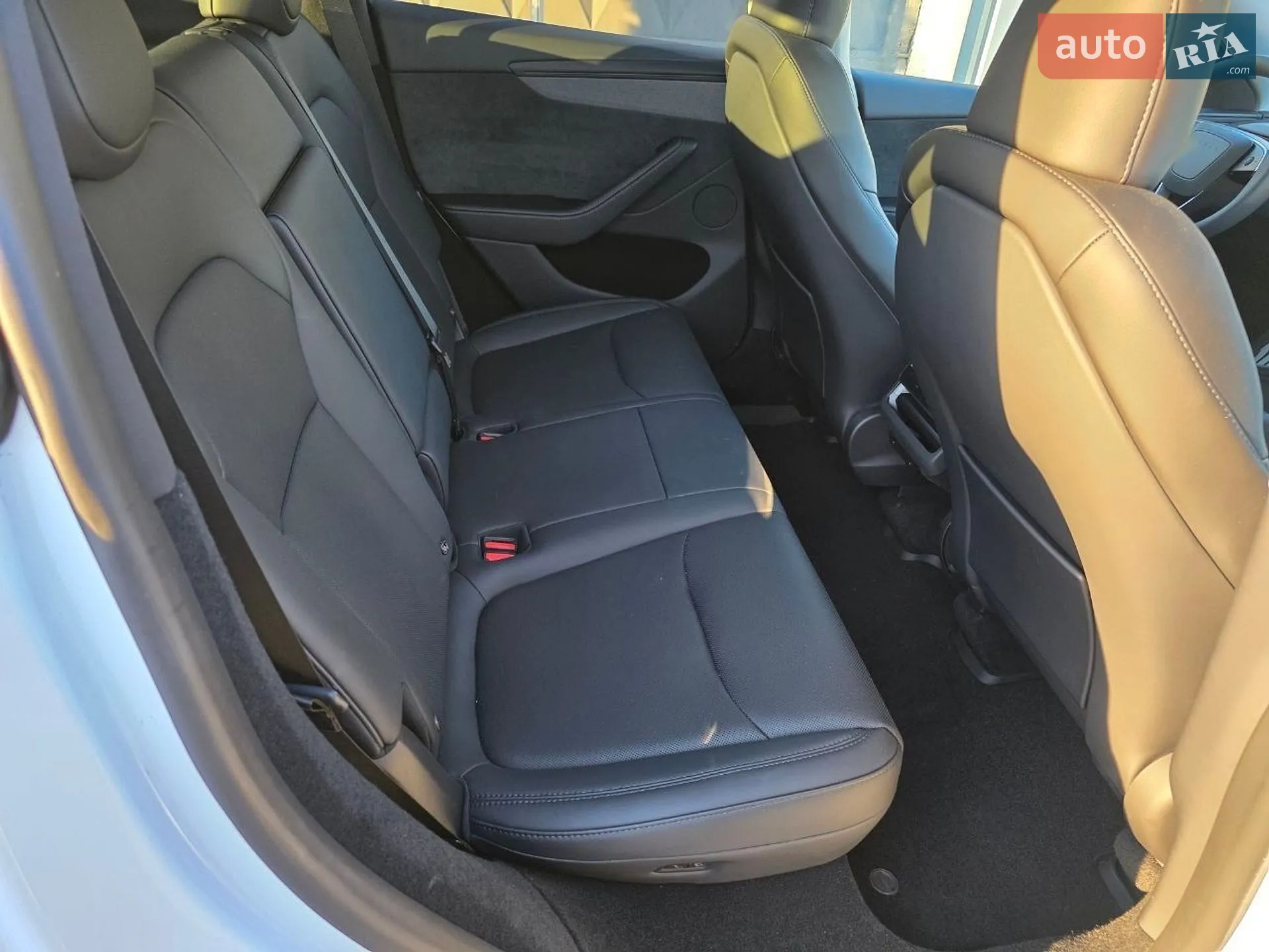 2025 Tesla Model Y - мініатюра 19