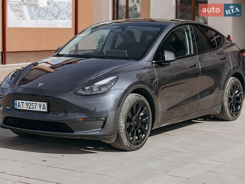 Tesla Model Y 2023