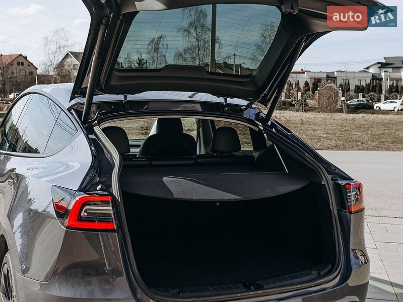 Внедорожник / Кроссовер Tesla Model Y 2023 в Ивано-Франковске