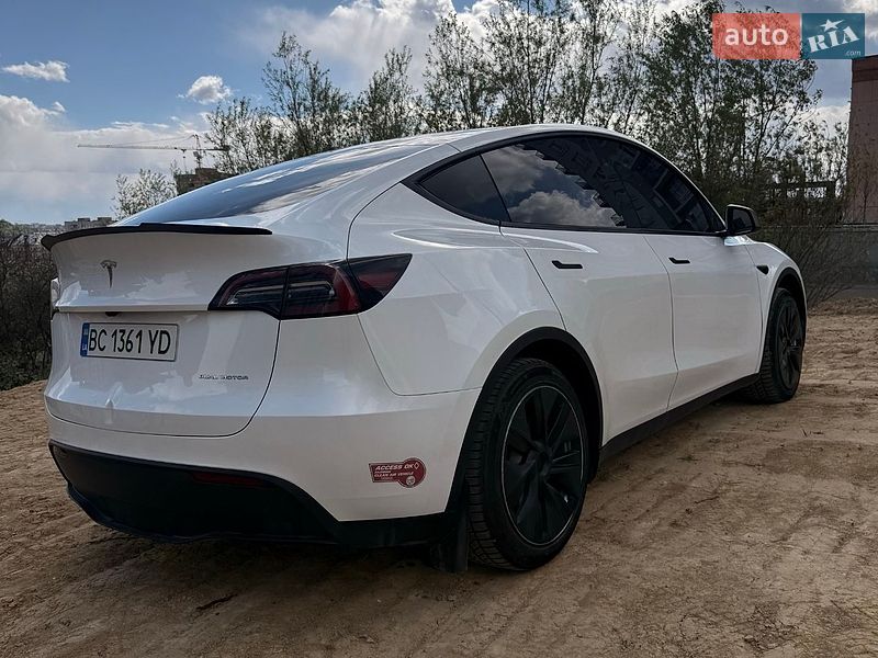 Позашляховик / Кросовер Tesla Model Y 2023 в Львові