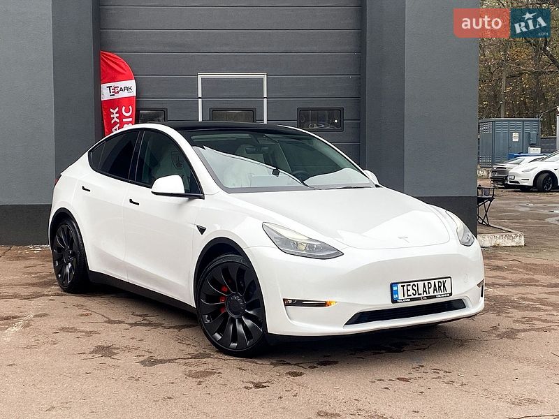 Внедорожник / Кроссовер Tesla Model Y 2023 в Киеве