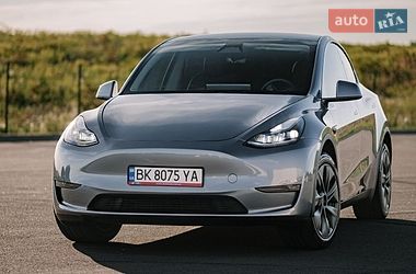 Позашляховик / Кросовер Tesla Model Y 2024 в Києві фото 25 Позашляховик / Кросовер Tesla Model Y 2024 в Києві