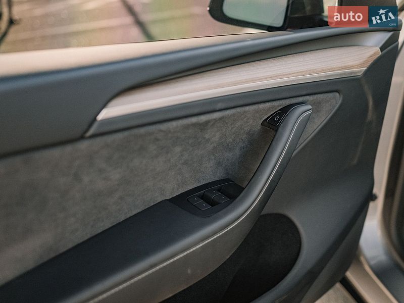 Позашляховик / Кросовер Tesla Model Y 2024 в Києві фото 80 Позашляховик / Кросовер Tesla Model Y 2024 в Києві