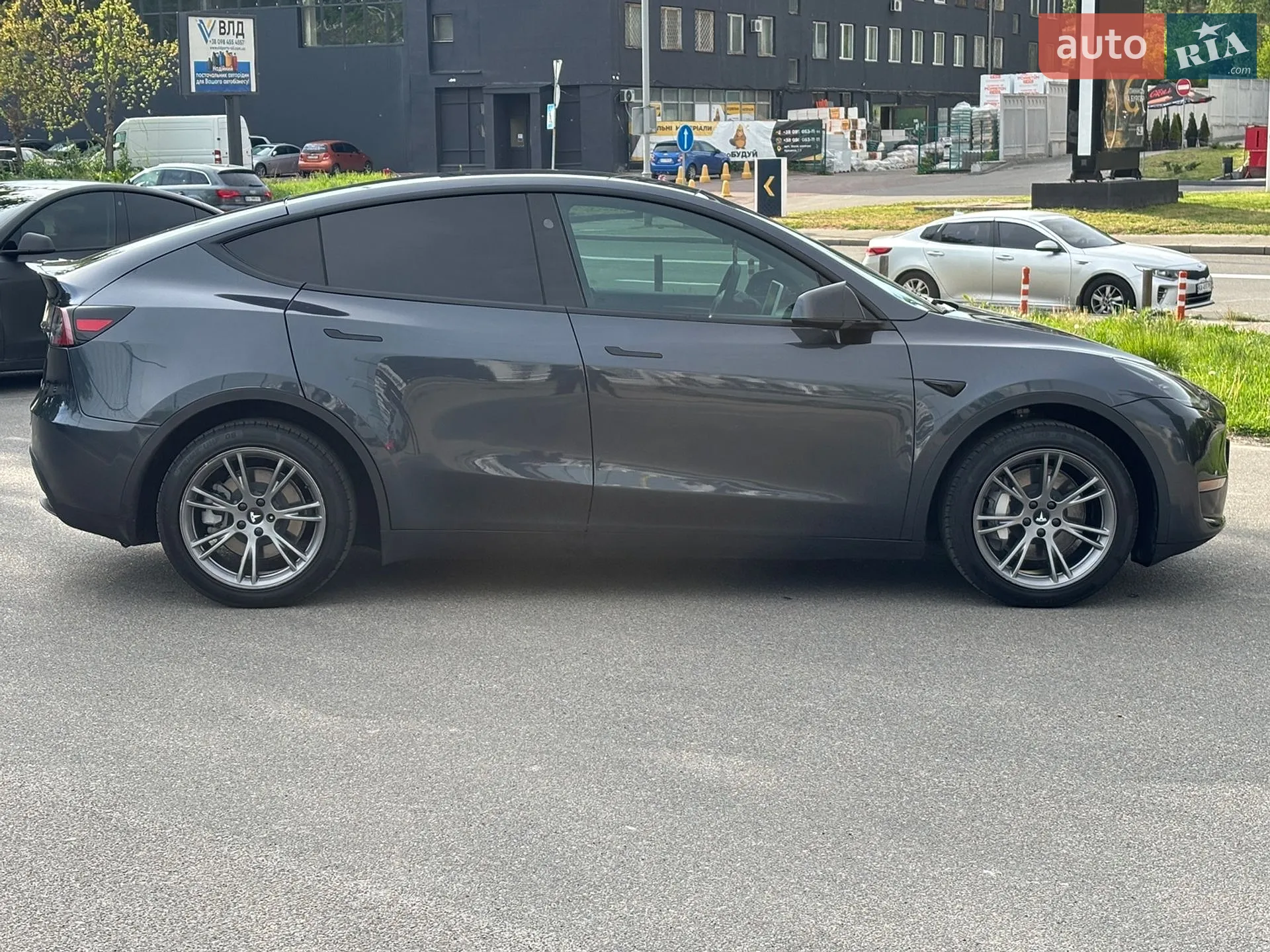 2024 Tesla Model Y - мініатюра 3