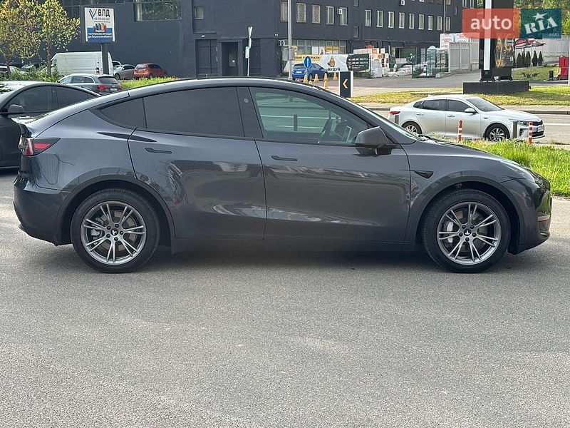 Позашляховик / Кросовер Tesla Model Y 2024 в Києві