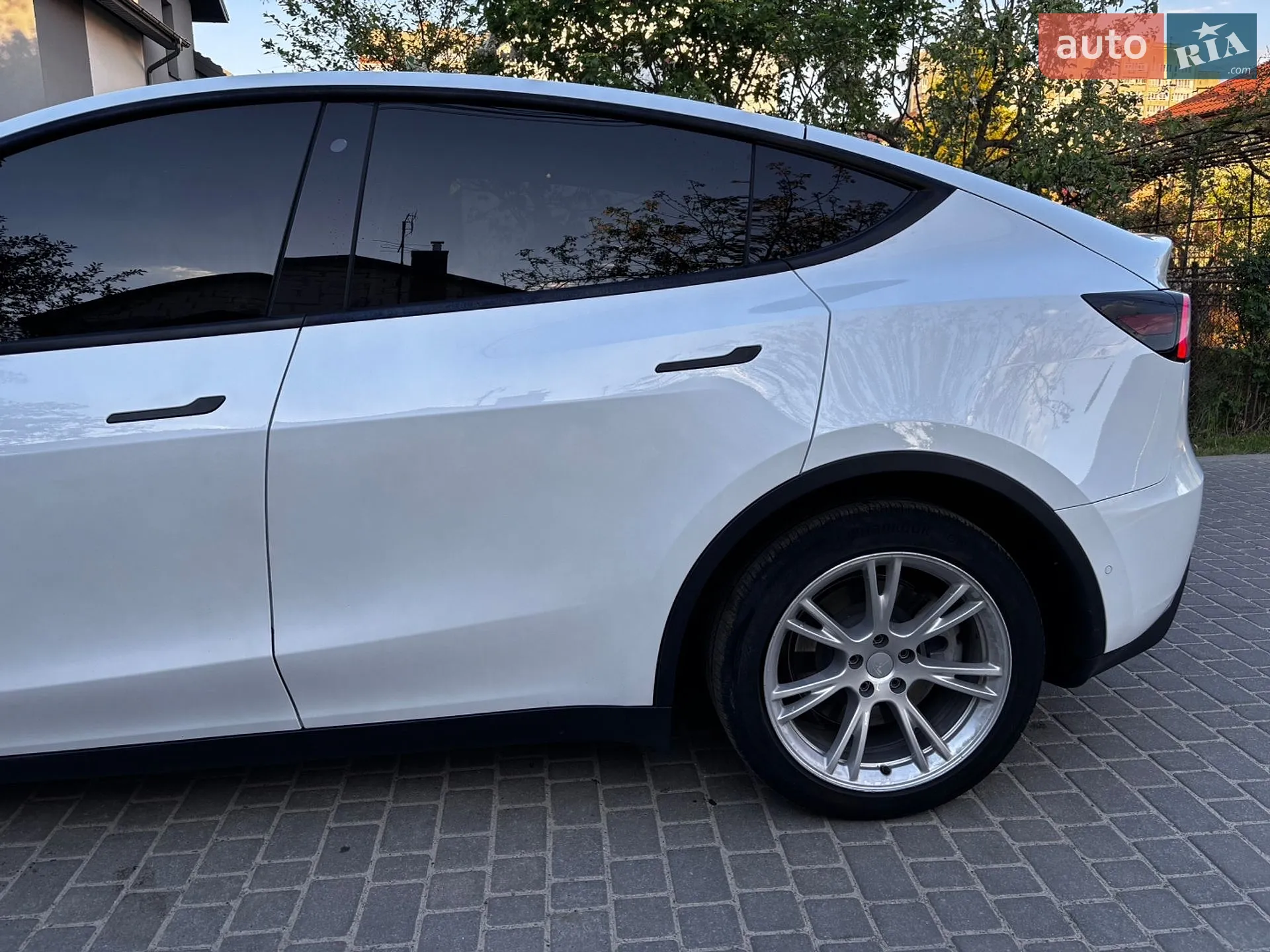 2020 Tesla Model Y - мініатюра 3