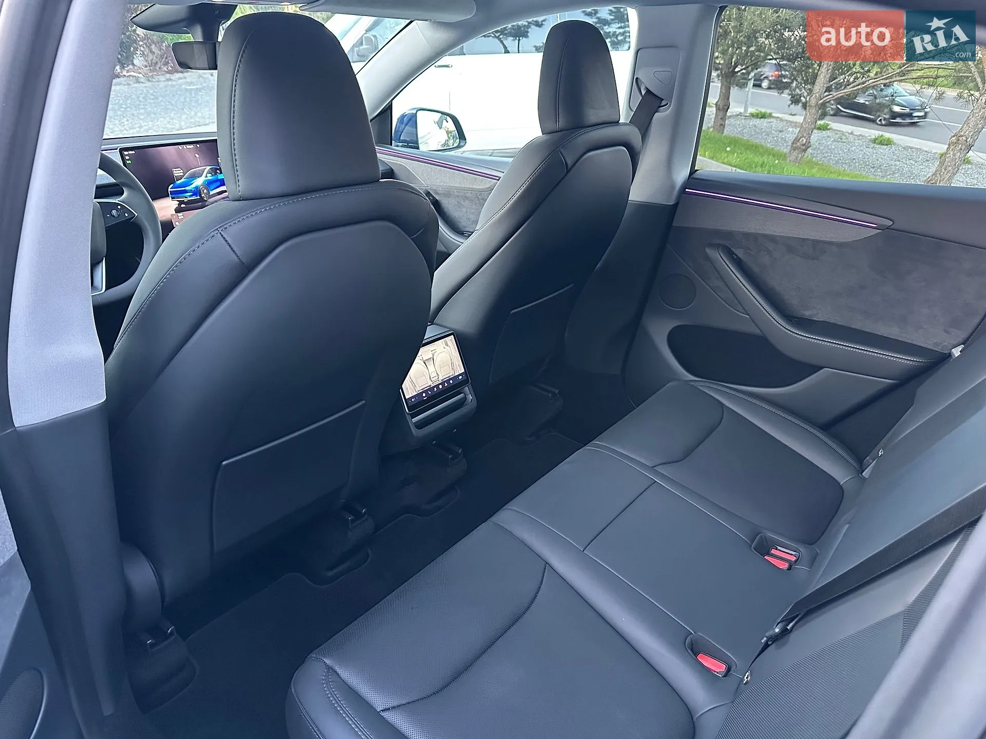 2025 Tesla Model Y - мініатюра 13